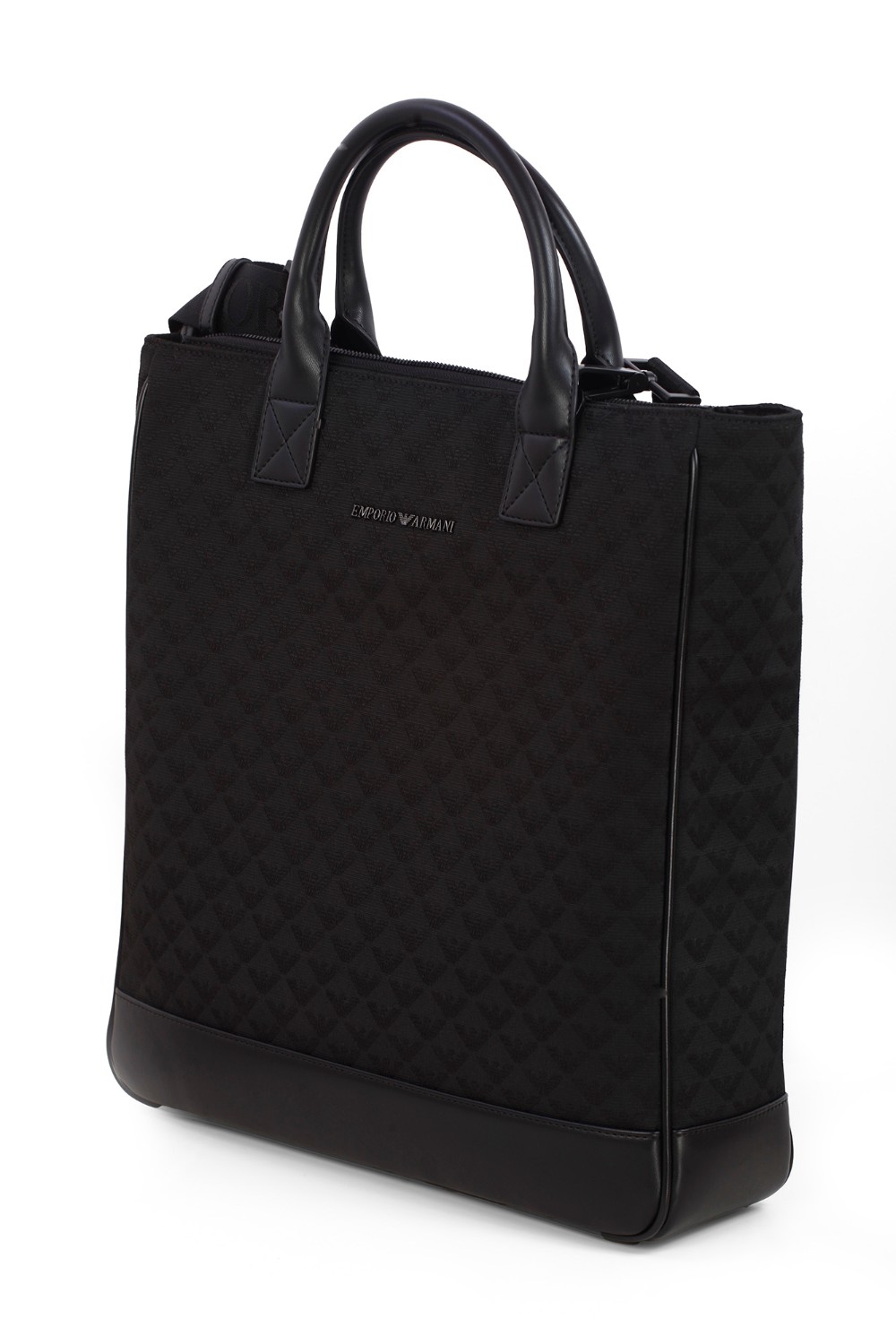 shop EMPORIO ARMANI  Borsa: Emporio Armani tote bag in nylon jacquard eagle all over
Tote bag con doppio manico e pratica tracolla a nastro logata removibile. 
Composizione 52% Poliestere 48% Cotone.
Dimensioni: 38 x 35 x 10 cm.
Nylon jacquard.
Aquila all over.
Logo in metallo.
Doppio manico rigido.
Tracolla removibile.
Fabbricato in Cina.. Y4N134 Y022V-81336 number 9647491